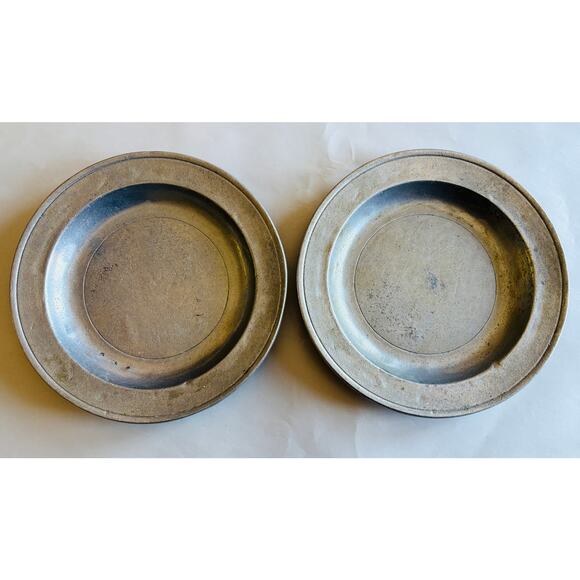 Set of 2 Columbia Wilton Armetale Pewter Gates House Tavern 9” Dinner Plates - Picture 2 of 7